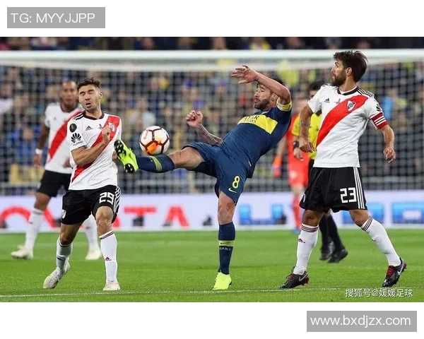 拉鲁斯与巴兰基亚的精彩对决揭示足球战术与团队协作的魅力